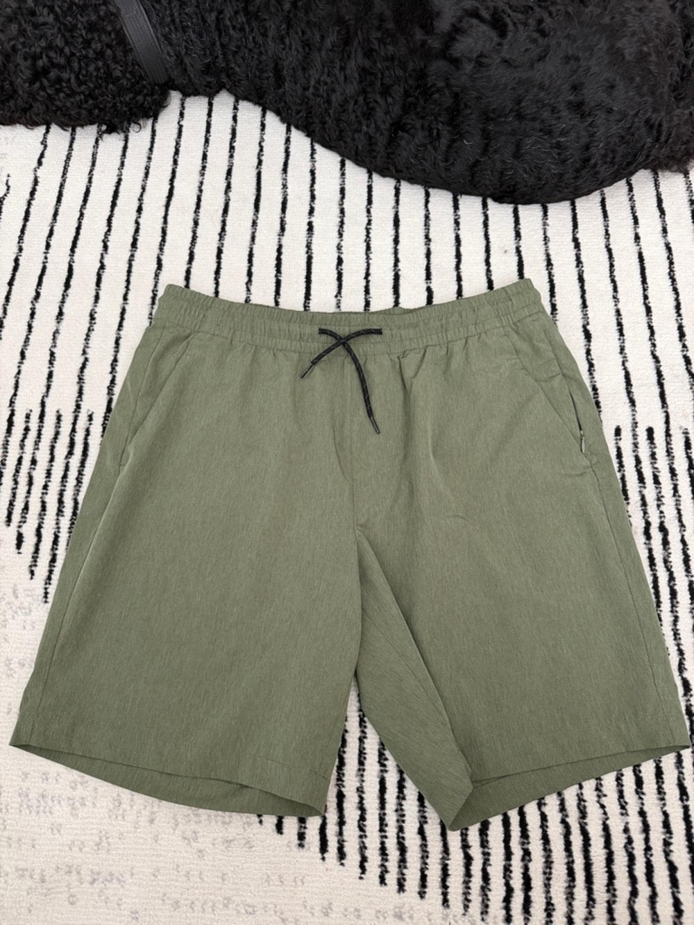 Old Navy Men's Olive Athletic Drawstring Shorts